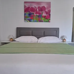 Apartment & Mila, Banjol